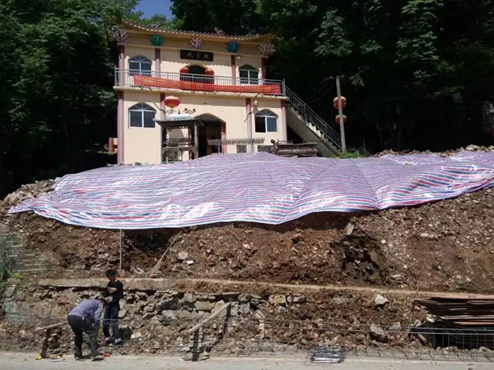 施工中