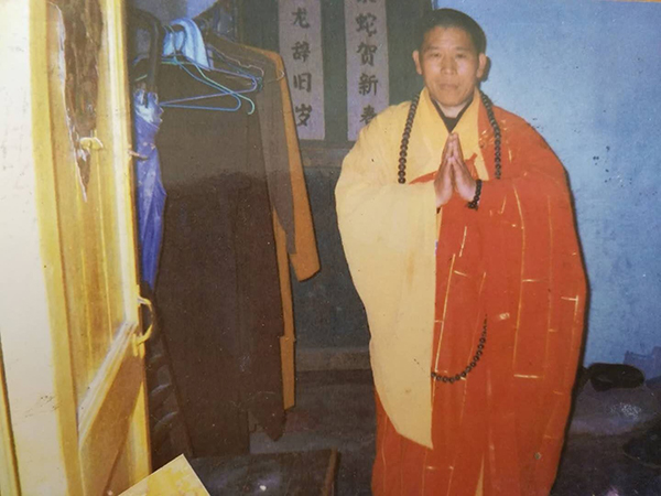 照 片
