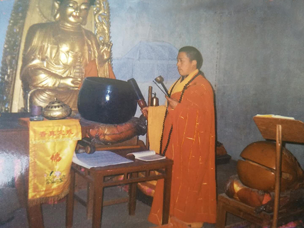 照 片